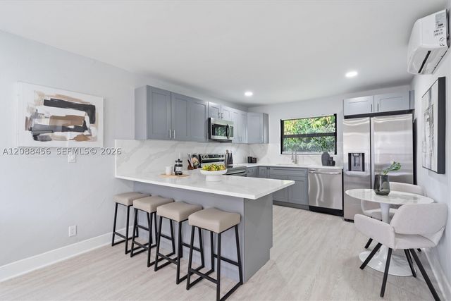6405 Dawson St, Hollywood, FL 33023