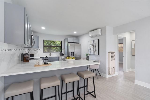 6405 Dawson St, Hollywood, FL 33023