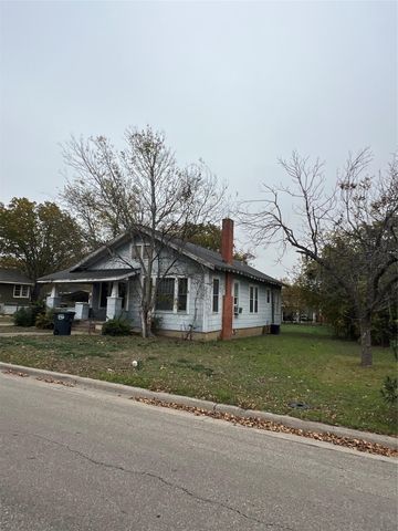 1621 S College ST, Georgetown, TX 78626