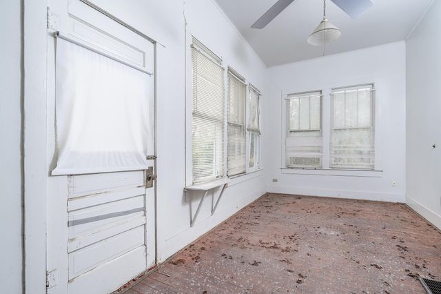 1621 S College ST, Georgetown, TX 78626