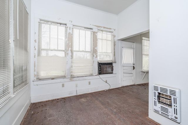 1621 S College ST, Georgetown, TX 78626