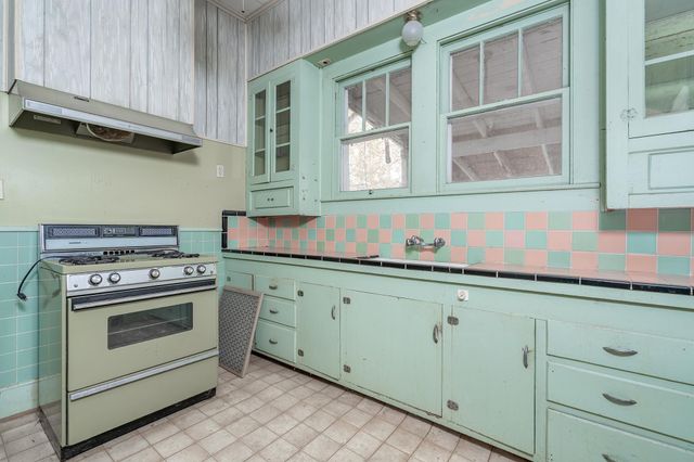 1621 S College ST, Georgetown, TX 78626