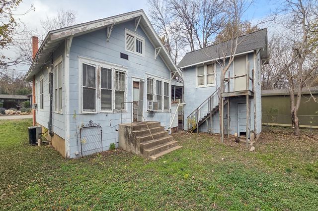 1621 S College ST, Georgetown, TX 78626