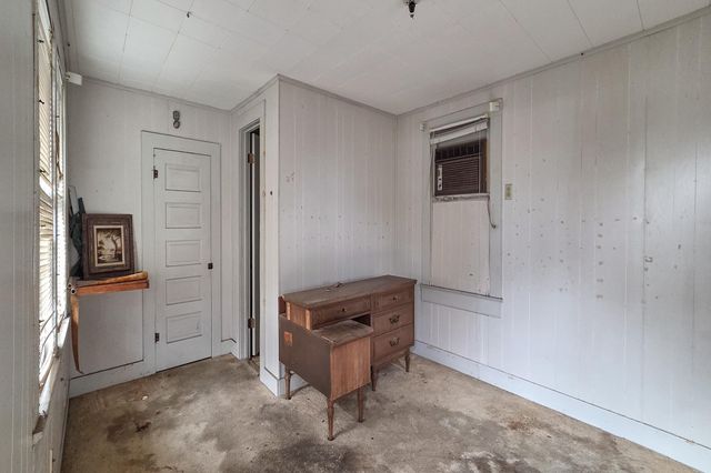 1621 S College ST, Georgetown, TX 78626