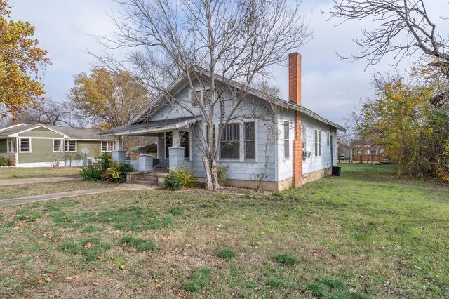 1621 S College ST, Georgetown, TX 78626