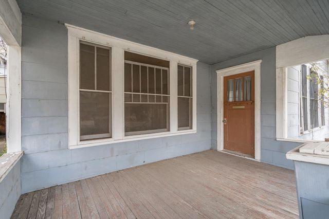 1621 S College ST, Georgetown, TX 78626