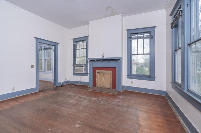 1621 S College ST, Georgetown, TX 78626