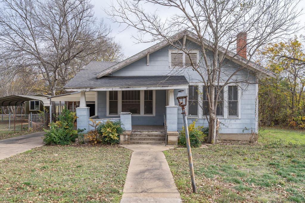 1621 S College ST, Georgetown, TX 78626