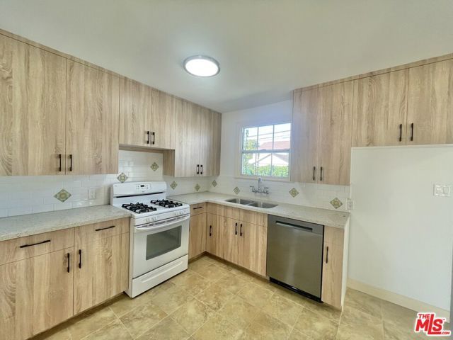 3490 Federal Avenue, Los Angeles, CA 90066