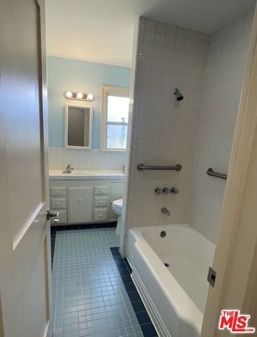3490 Federal Avenue, Los Angeles, CA 90066