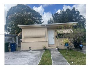 308 SE 4th Ave, Hallandale Beach, FL 33009