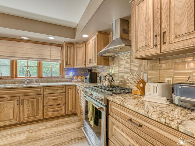 1065 Hollywood Drive, Monroe, MI 48162