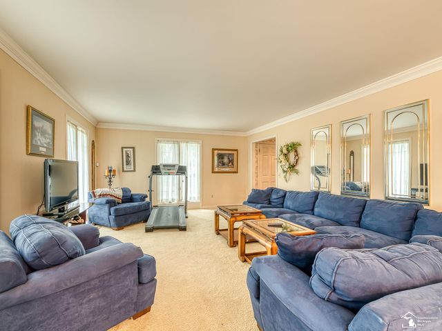 1065 Hollywood Drive, Monroe, MI 48162