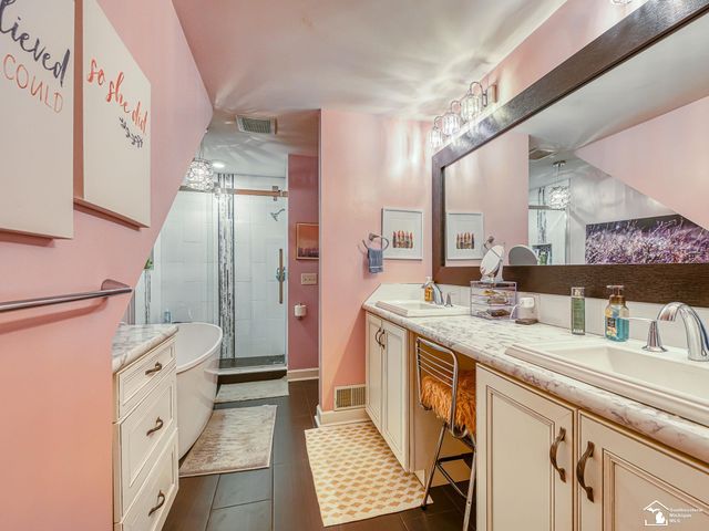 1065 Hollywood Drive, Monroe, MI 48162