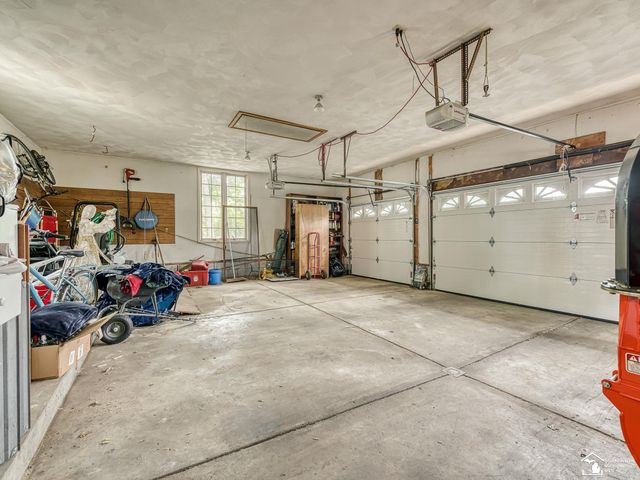 1065 Hollywood Drive, Monroe, MI 48162