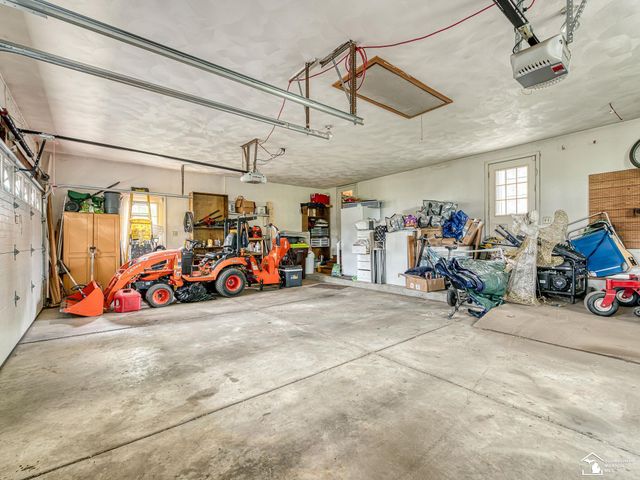 1065 Hollywood Drive, Monroe, MI 48162