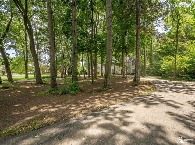 1065 Hollywood Drive, Monroe, MI 48162