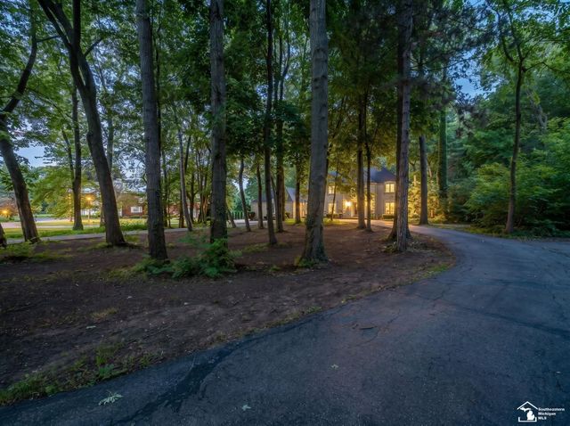 1065 Hollywood Drive, Monroe, MI 48162