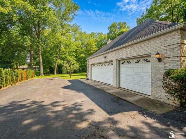1065 Hollywood Drive, Monroe, MI 48162