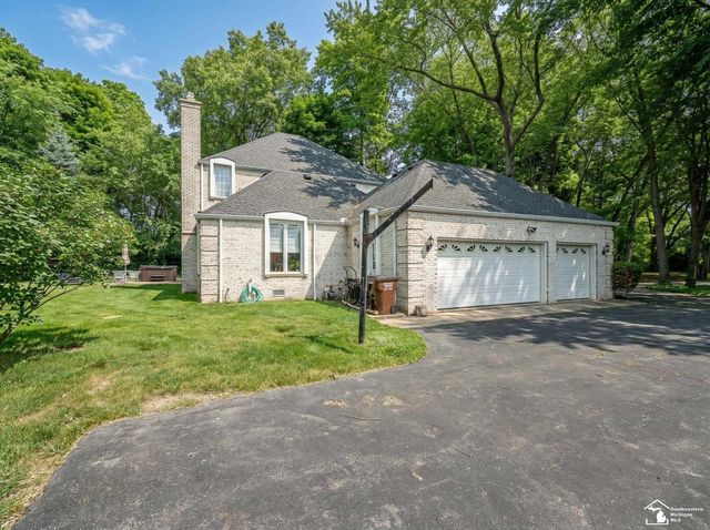 1065 Hollywood Drive, Monroe, MI 48162