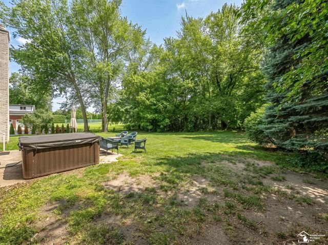 1065 Hollywood Drive, Monroe, MI 48162