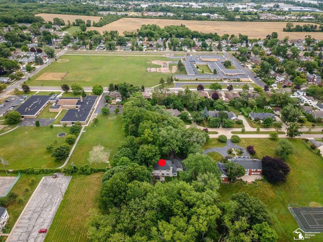 1065 Hollywood Drive, Monroe, MI 48162