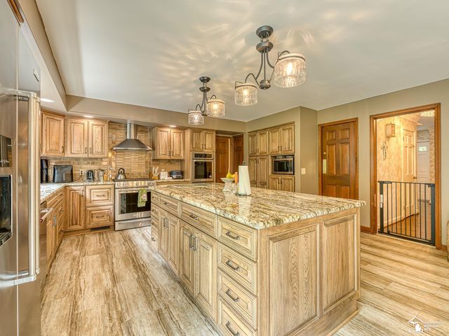 1065 Hollywood Drive, Monroe, MI 48162