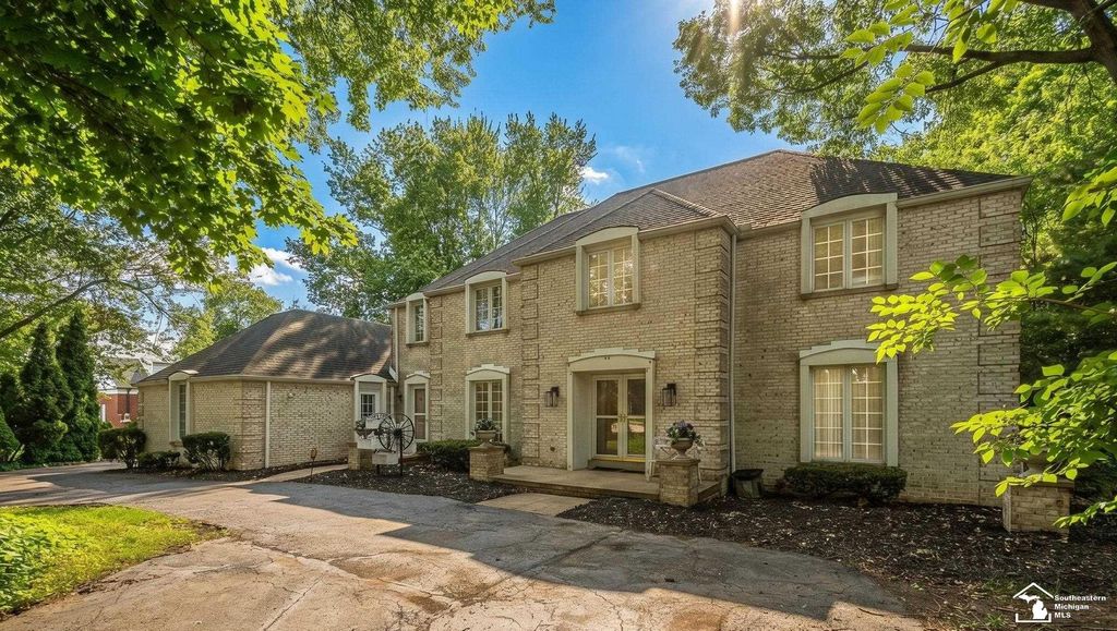 1065 Hollywood Drive, Monroe, MI 48162