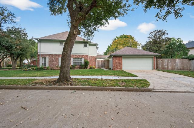 2431 Parkwood Lane, Sugar Land, TX 77479