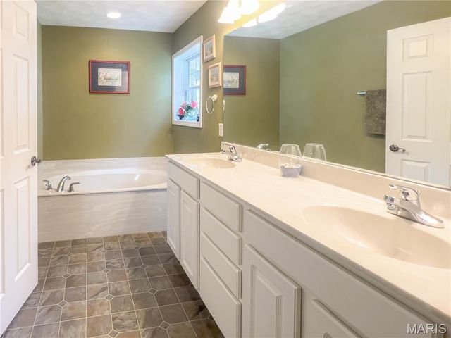 1524 Caleb Court, Swansea, IL 62226