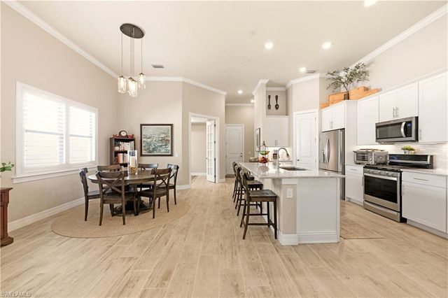 7253 Wilton DR, Naples, FL 34109