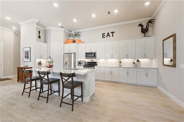 7253 Wilton DR, Naples, FL 34109