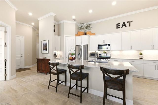 7253 Wilton DR, Naples, FL 34109