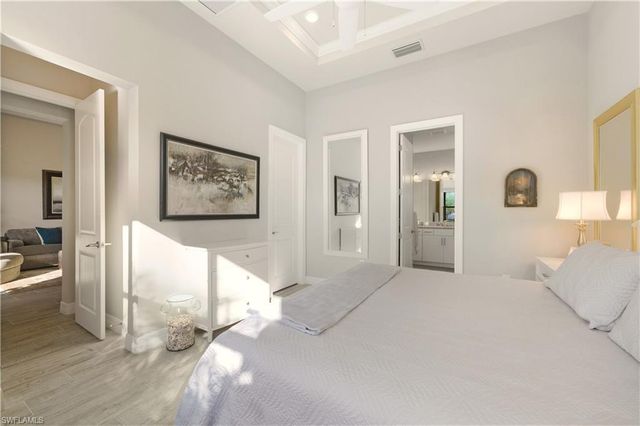 7253 Wilton DR, Naples, FL 34109