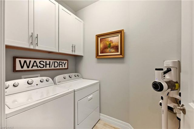 7253 Wilton DR, Naples, FL 34109