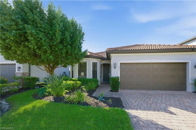 7253 Wilton DR, Naples, FL 34109