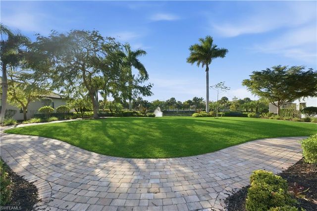 7253 Wilton DR, Naples, FL 34109