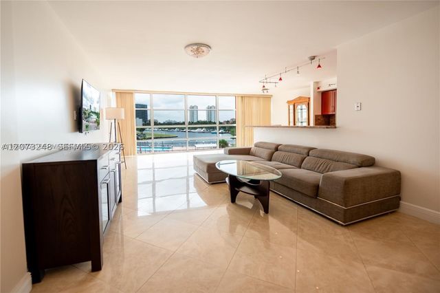 2000 Atlantic Shores Blvd 420, Hallandale Beach, FL 33009