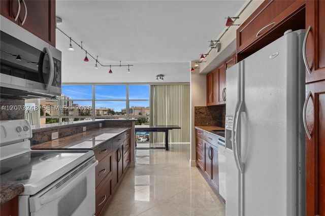 2000 Atlantic Shores Blvd 420, Hallandale Beach, FL 33009
