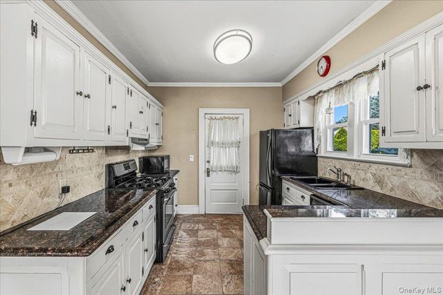 63 Shellbank Place, Rockville Centre, NY 11570
