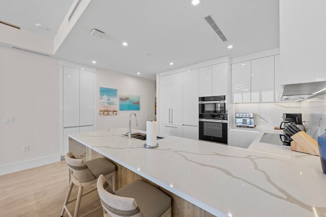 220 Lake Shore Drive 1410, Lake Park, FL 33403