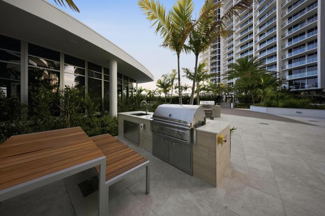 220 Lake Shore Drive 1410, Lake Park, FL 33403