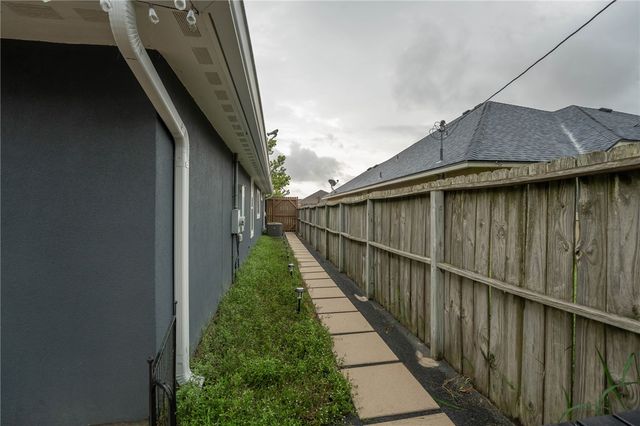 3826 Holland Dr, Corpus Christi, TX 78418