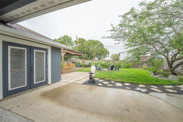 3826 Holland Dr, Corpus Christi, TX 78418