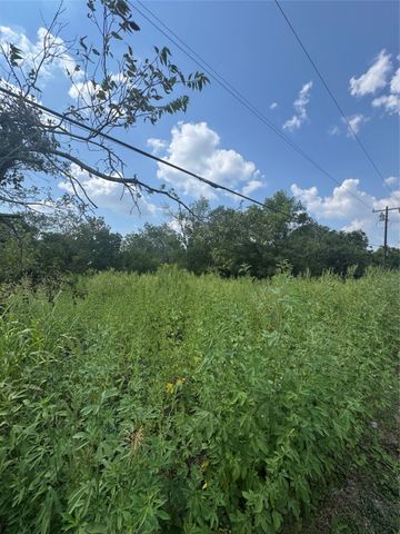 303 N Waco St, Mart, TX 76664