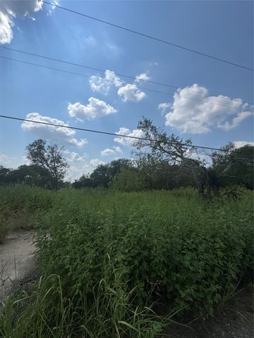 303 N Waco St, Mart, TX 76664