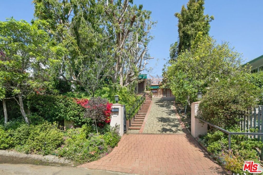 Image 1 of property listing at 601 N Marquette Street, Pacific Palisades, CA 90272