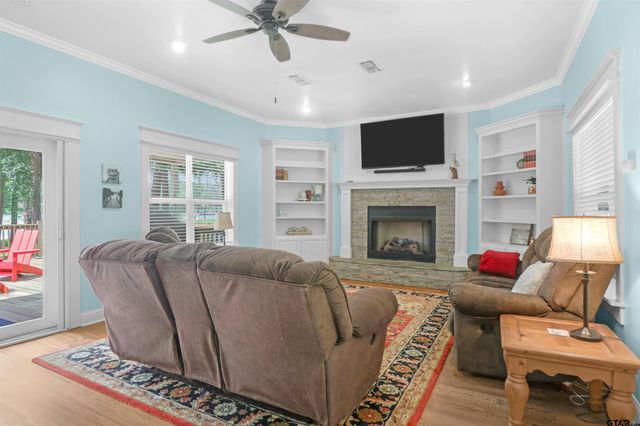 2217 Bass Hollow Circle, Jacksonville, TX 75766