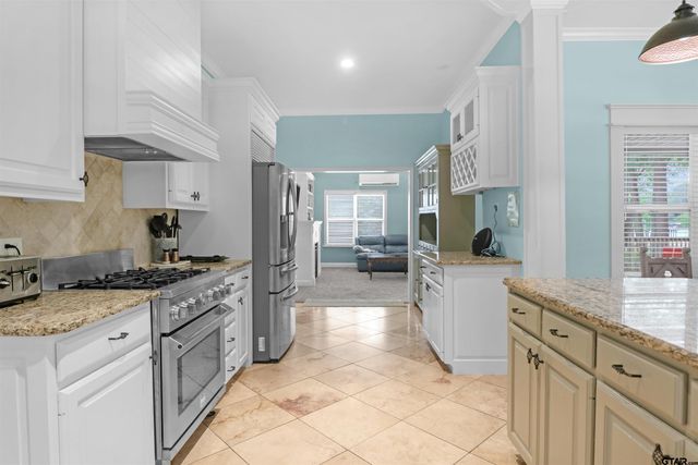 2217 Bass Hollow Circle, Jacksonville, TX 75766