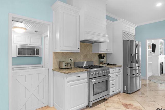 2217 Bass Hollow Circle, Jacksonville, TX 75766